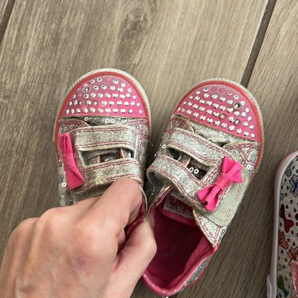 Lot of 2 sneakers Disney mini mouse light up Velcro tennis shoes - Picture 7 of 8